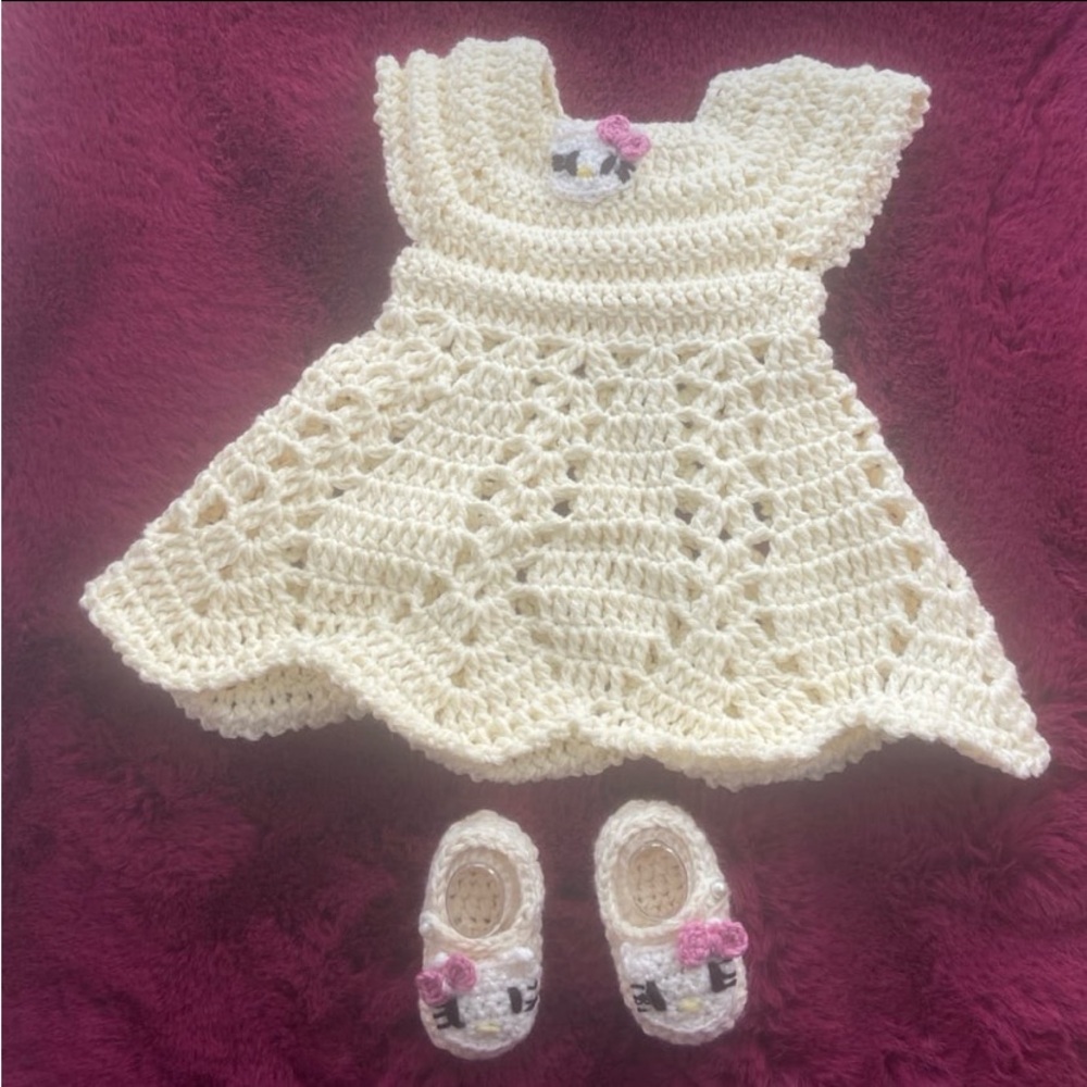 Adorable! Hello kitty, pearl button crochet baby booties and dress set